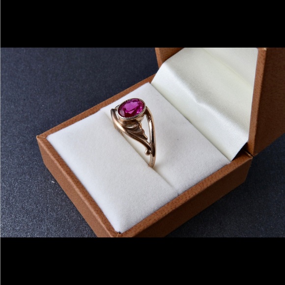 Elegant Gold and Ruby Ring sz 9.25 - Picture 6 of 10